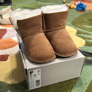 Ugg Erin shearling bootie Size M